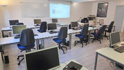 Salle informatique 10 postes à Lyon Croix-Rousse – vue 1
