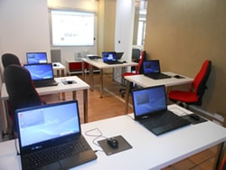 Salle informatique 6 postes à Lyon Croix-Rousse – vue 1